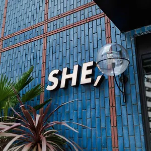 She, Hotel